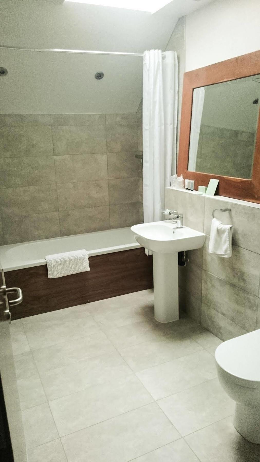 Lazaat Hotel Skidby